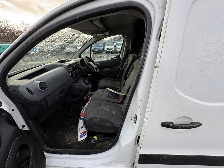 2018 Peugeot Partner – Model: Partner SE L1 Blue HDi – MT18RXN