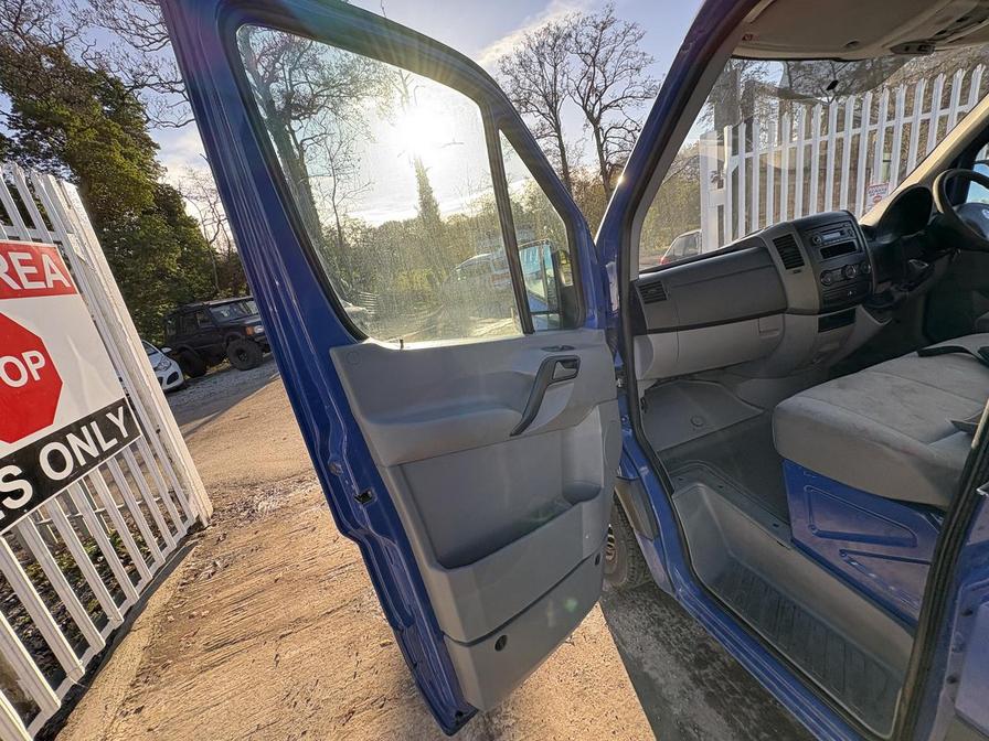 2009 Volkswagen Crafter – Model: Crafter 35 Blue TDI 108 M – DX59HXG