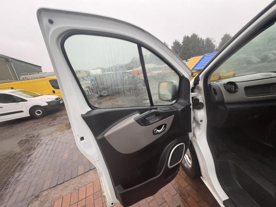 2017 Renault Trafic – Model: Trafic LL29 Sport Nav Energy dCi – AE67VVP