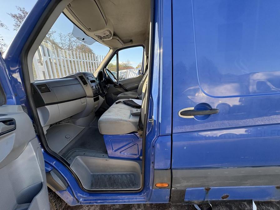 2009 Volkswagen Crafter – Model: Crafter 35 Blue TDI 108 M – DX59HXG