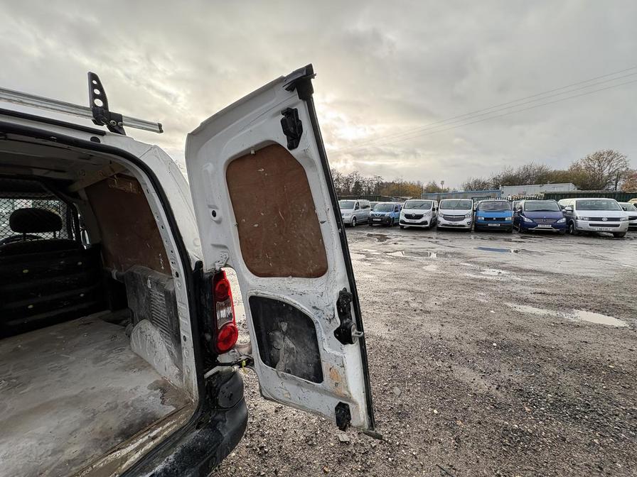 2018 Peugeot Partner – Model: Partner SE L1 Blue HDi – MT18RXN