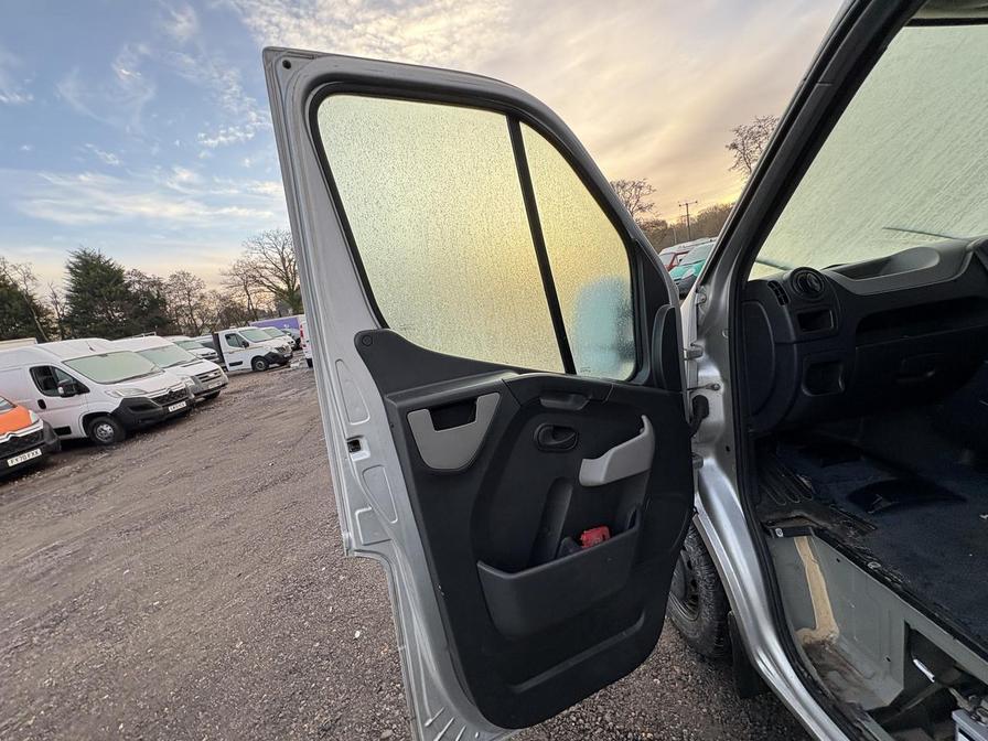 2017 Vauxhall Movano – Model: Movano L3H3 F3500 CDTi Bi-T – HS17EZM