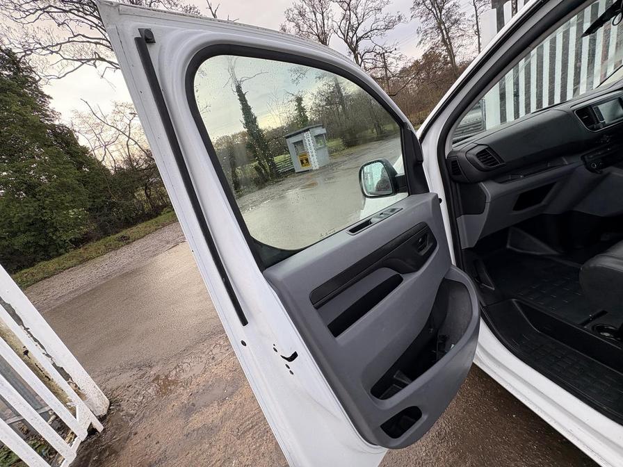 2021 Vauxhall Vivaro – Model: Vivaro 2900 Dynamic S/S – DL21ZUD