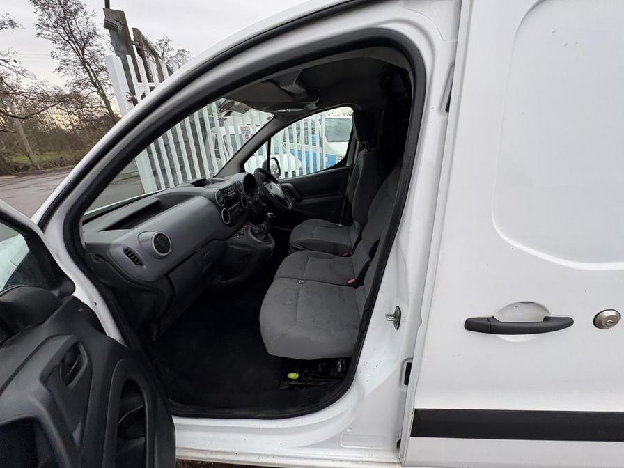 2016 Peugeot Partner – Model: Partner 750 SE L2 Blue HDi – NA16RJV