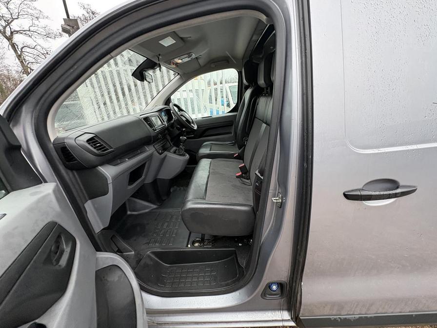 2020 Vauxhall Vivaro – Model: Vivaro 2900 Dynamic S/S – DT69ZWA