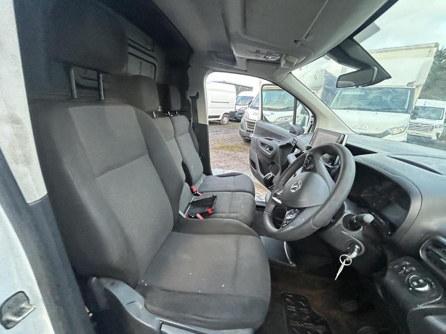 2021 Vauxhall Combo – Model: Combo 2000 Griffin Edition TD – LV71TKJ