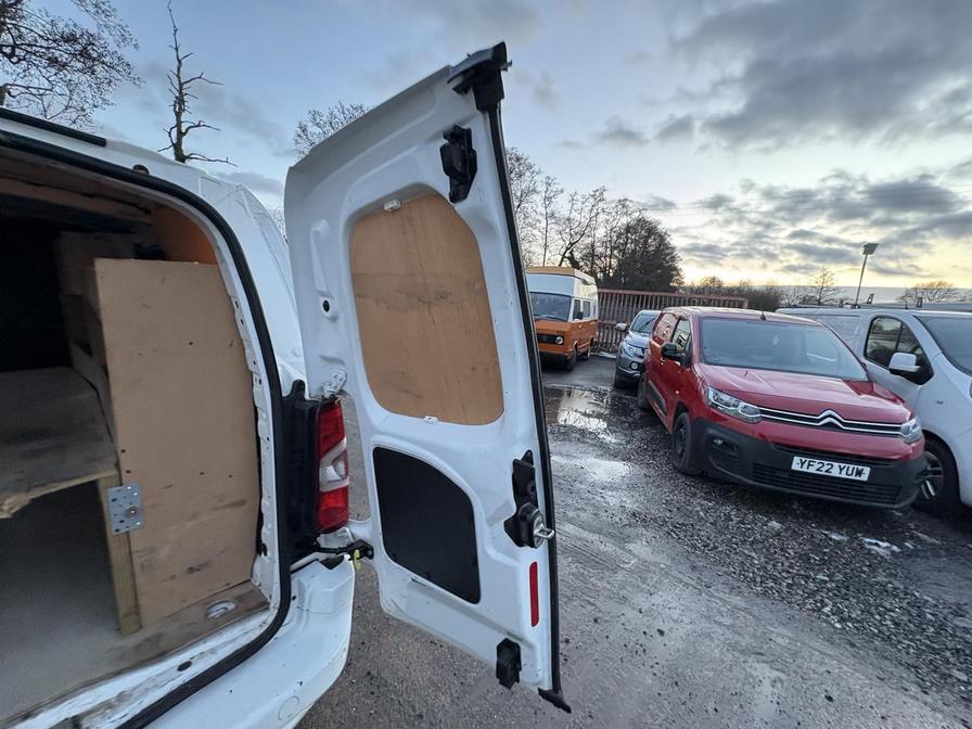 2020 Vauxhall Combo – Model: Combo 2300 SportIVE TD S/S – FD70LXU