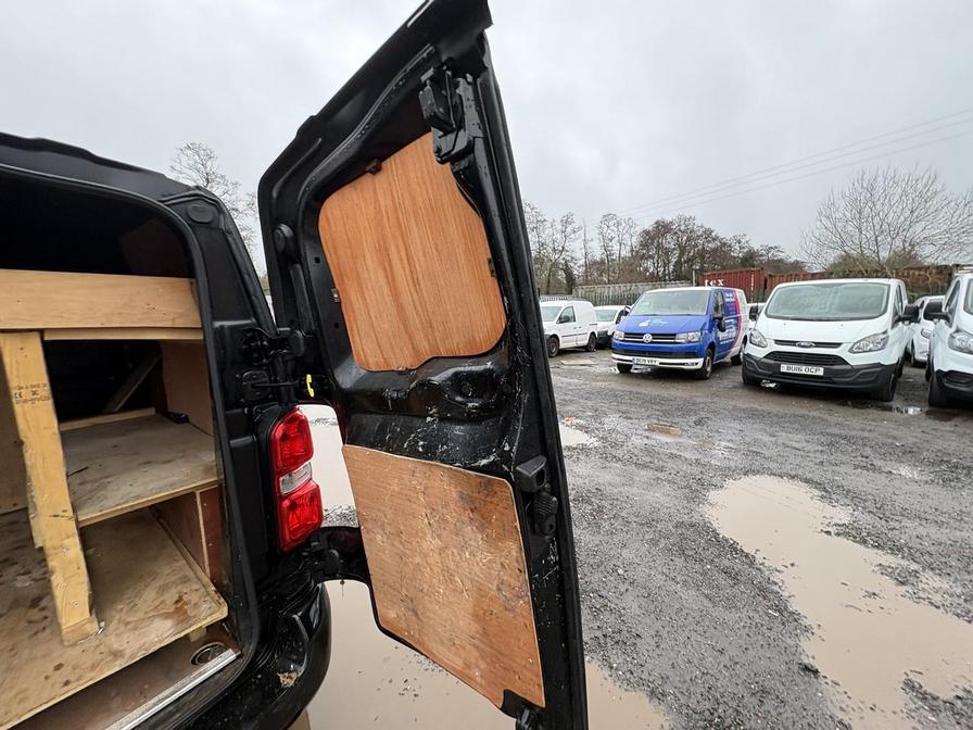 2021 Vauxhall Vivaro – Model: Vivaro 2700 Sportive S/S – RJ21XWF