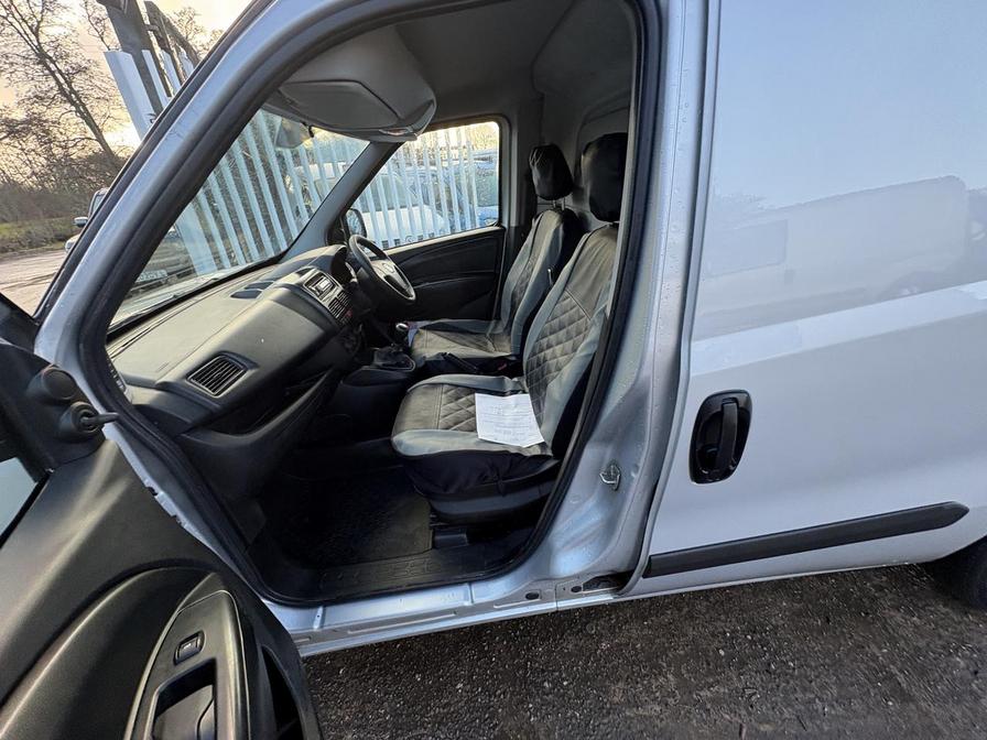 2015 Vauxhall Combo – Model: Combo 2000 L1H1 CDTi Sportive – SO65MZU