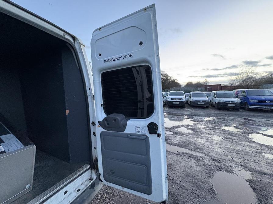2007 Ford Transit – Model: Transit 100 15-Seat RWD – LC07FVW
