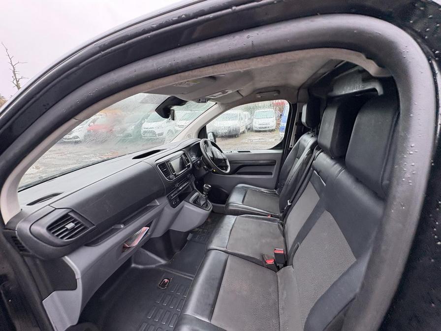 2021 Vauxhall Vivaro – Model: Vivaro 2700 Sportive S/S – RJ21XWF