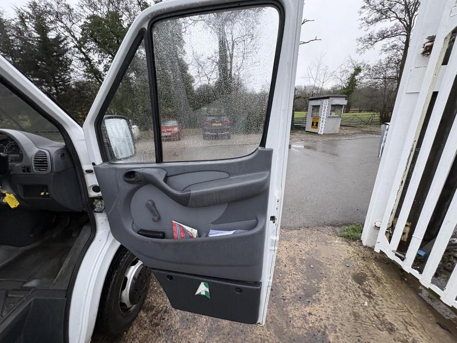 2001 Mercedes-Benz Sprinter – Model: Sprinter 411 CDI – Y337COE