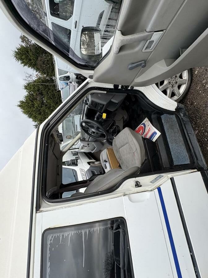 1999 Volkswagen Transporter – Model: Transporter TDI SWB – V247KAM