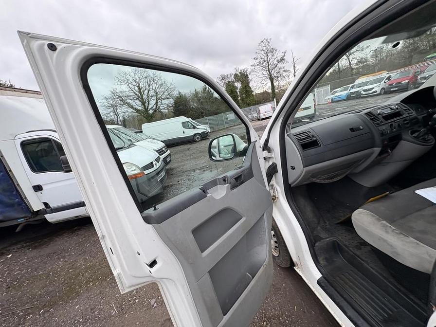 2014 Volkswagen Transporter – Model: Transporter T28 StartLine TDI – RE14OTL