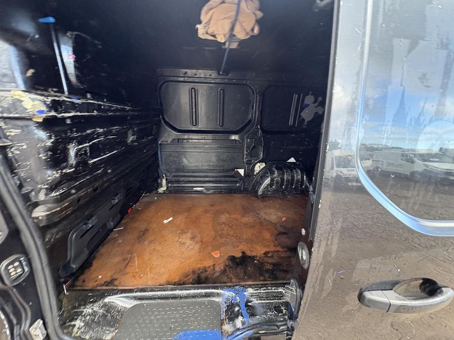 2016 Vauxhall Vivaro – Model: Vivaro  2700 Sportive CDTI – DY16OYC