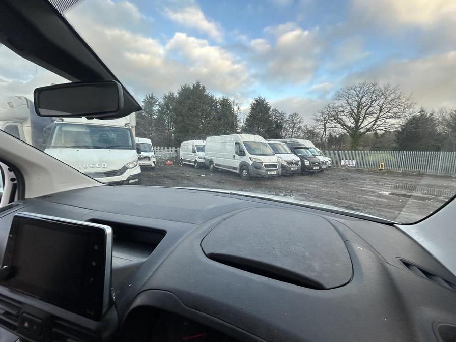 2021 Vauxhall Combo – Model: Combo 2000 Griffin Edition TD – LV71TKJ