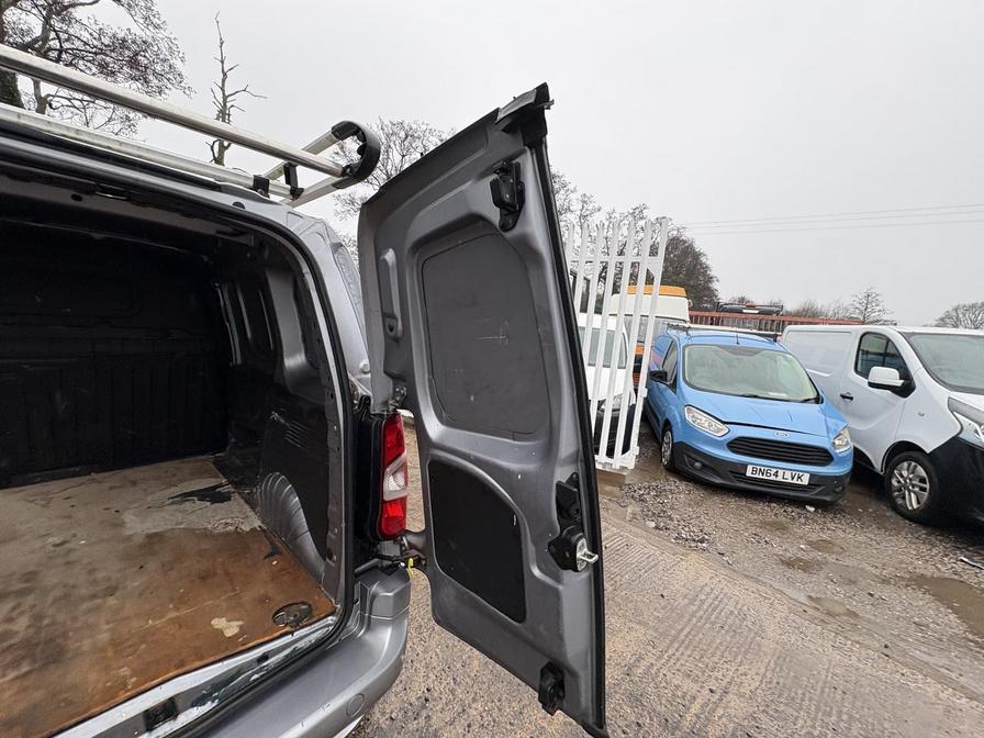 2020 Vauxhall Combo – Model: Combo 2000 LE Nav S/S – VE70AYH/M11AJL
