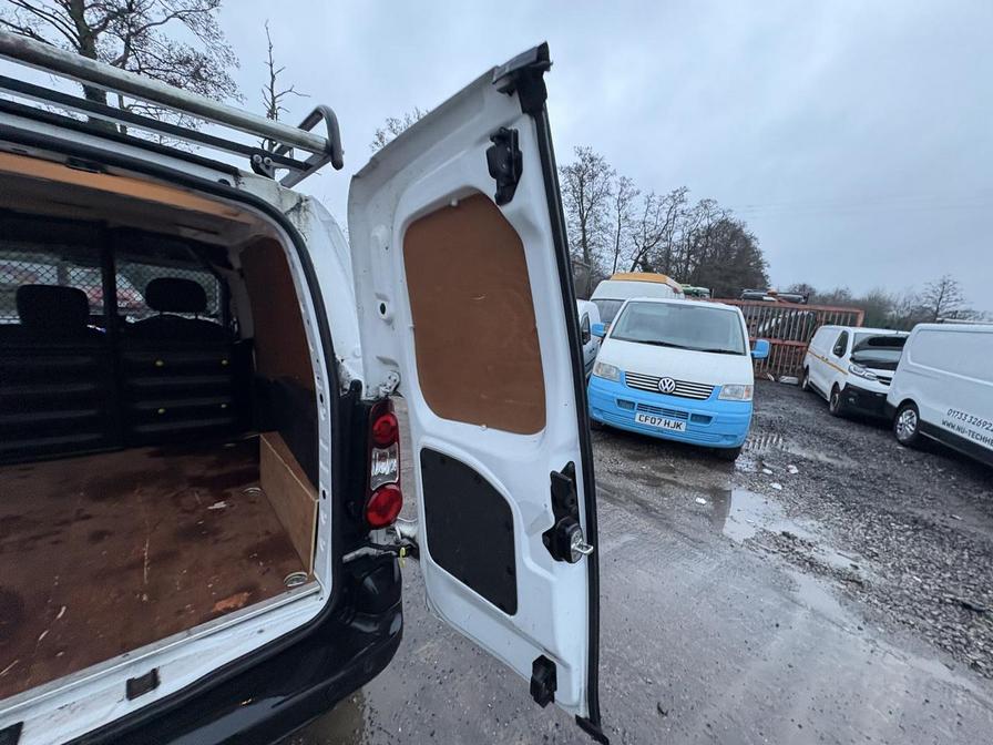 2017 Peugeot Partner – Model: Partner Professional L1 Blue HDi – OU17WHE