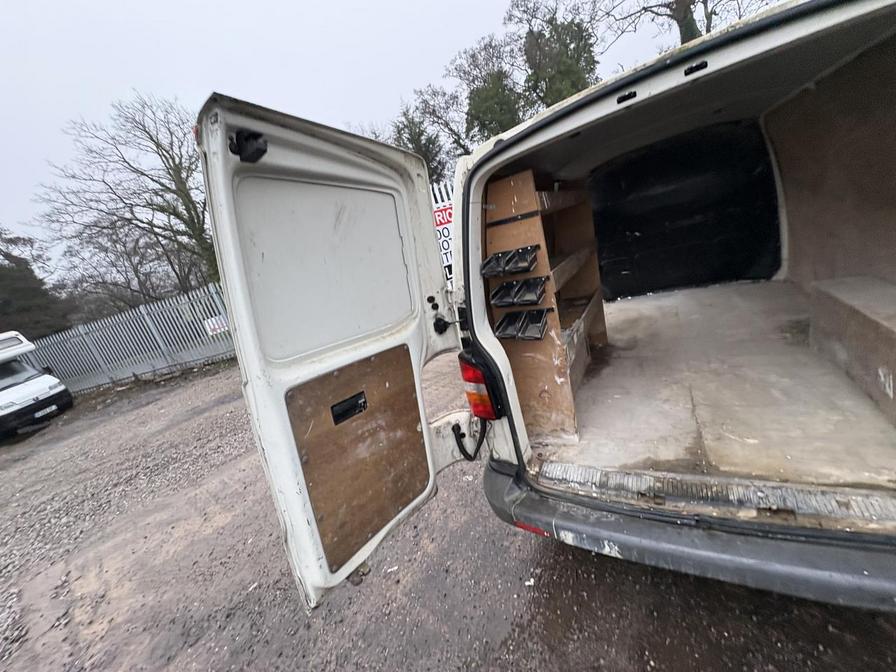 2008 Volkswagen Transporter – Model: Transporter T30 102 TDI LWB – RF58EYL