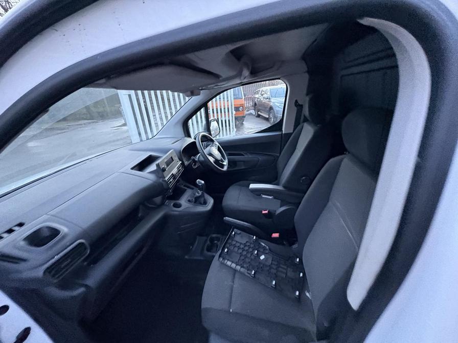 2020 Vauxhall Combo – Model: Combo 2300 SportIVE TD S/S – FD70LXU