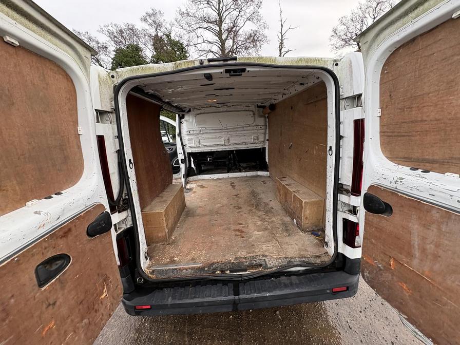 2015 Renault Trafic – Model: Trafic SL27 Sport DCI – MA15XAX