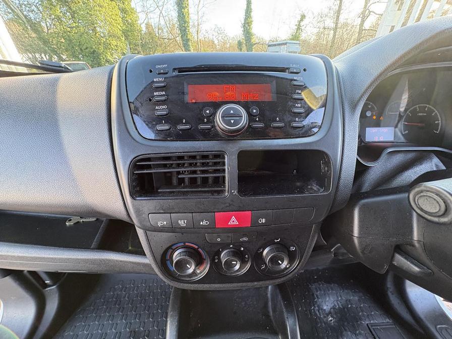 2016 Vauxhall Combo – Model: Combo 2000 L1H1 CDTi – EX66NVM