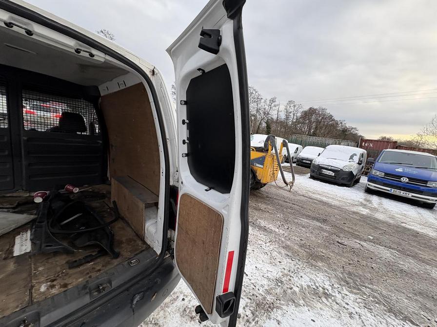 2011 Volkswagen Caddy – Model: Caddy C20 BlueMotion TDI 102 – PE61XYJ