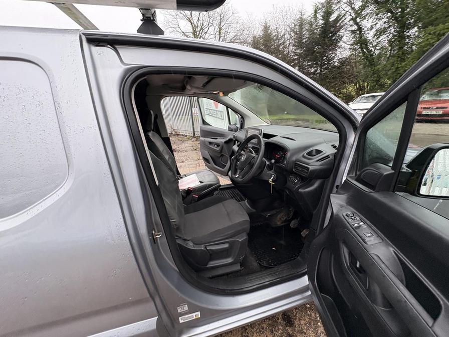 2020 Vauxhall Combo – Model: Combo 2000 LE Nav S/S – VE70AYH/M11AJL