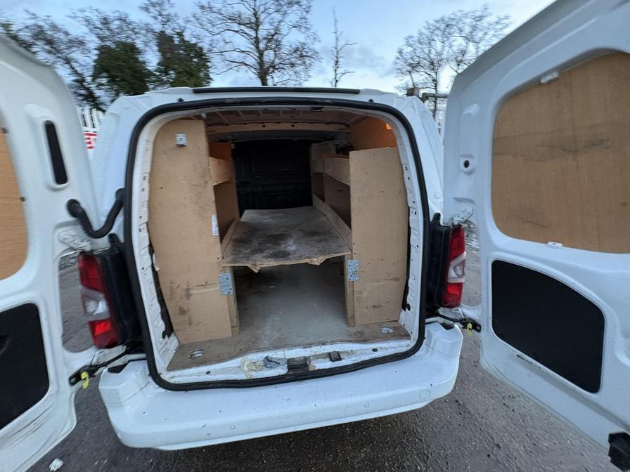 2020 Vauxhall Combo – Model: Combo 2300 SportIVE TD S/S – FD70LXU