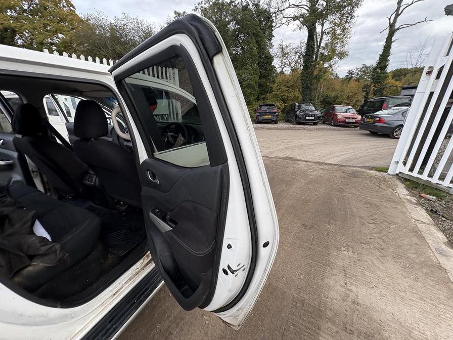 2017 Nissan Navara – Model: Navara N-Connecta dCi – SK17NXY