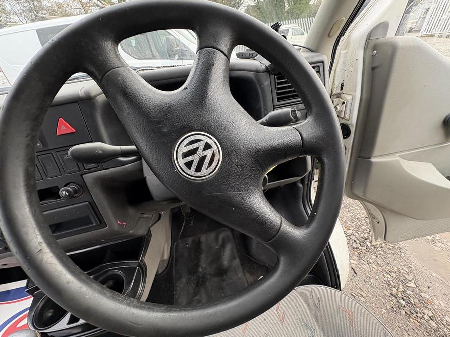 1999 Volkswagen Transporter – Model: Transporter TDI SWB – V247KAM