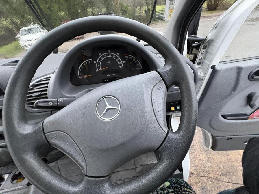 2001 Mercedes-Benz Sprinter – Model: Sprinter 411 CDI – Y337COE