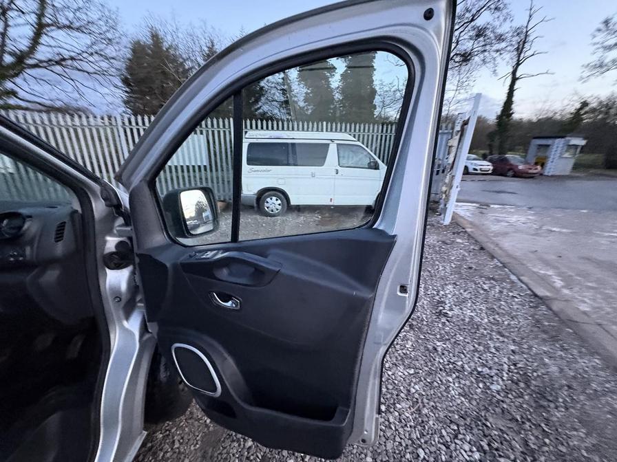 2017 Vauxhall Vivaro – Model: Vivaro  2900 Sportive CDTi – DN67AMX