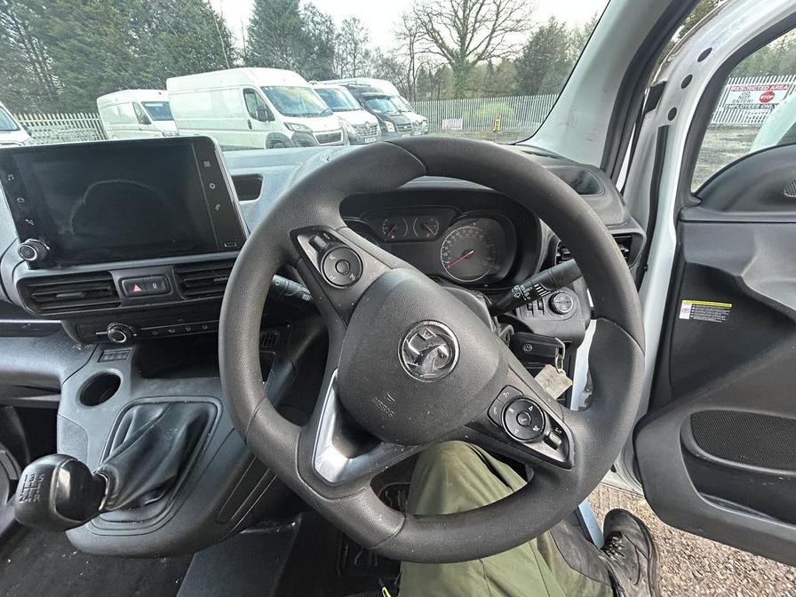 2021 Vauxhall Combo – Model: Combo 2000 Griffin Edition TD – LV71TKJ