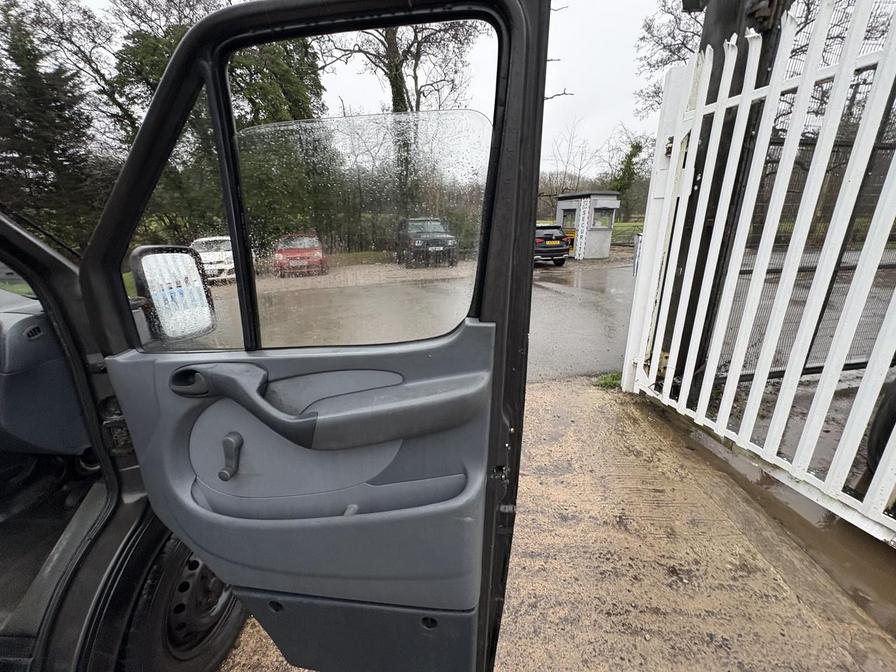 2005 Mercedes-Benz Sprinter – Model: Sprinter 208 CDI SWB – DE55FPD