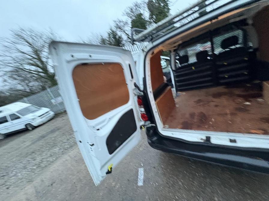 2017 Peugeot Partner – Model: Partner Professional L1 Blue HDi – OU17WHE