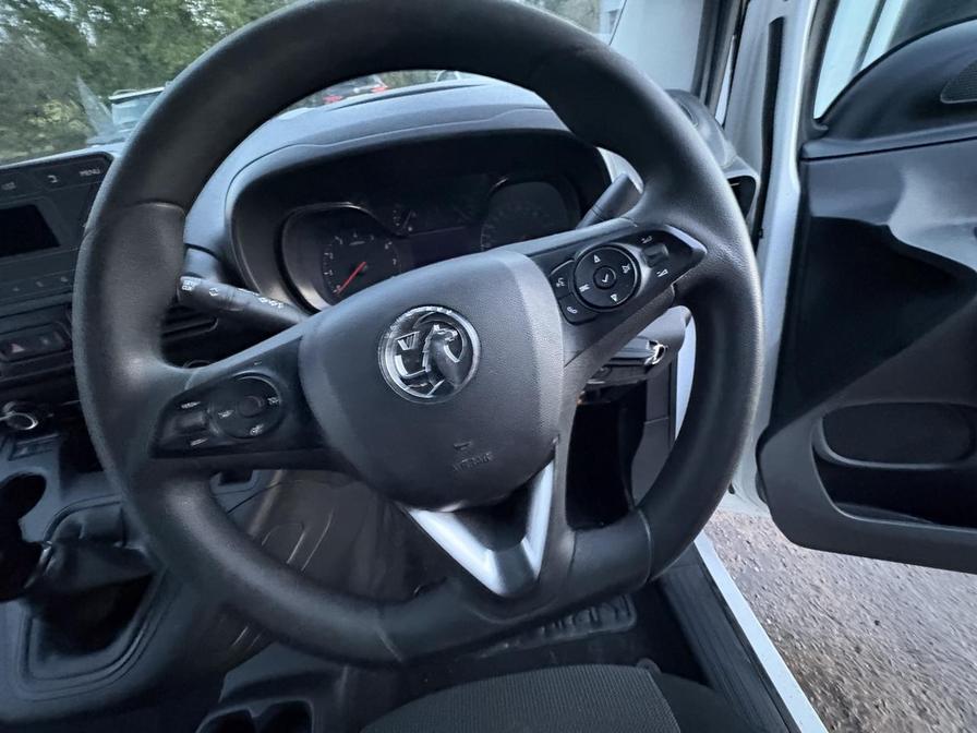 2020 Vauxhall Combo – Model: Combo 2300 SportIVE TD S/S – FD70LXU