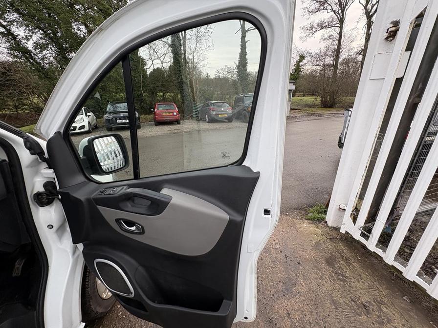 2015 Renault Trafic – Model: Trafic SL27 Sport DCI – MA15XAX