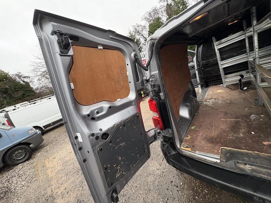 2020 Vauxhall Vivaro – Model: Vivaro 2900 Dynamic S/S – DT69ZWA