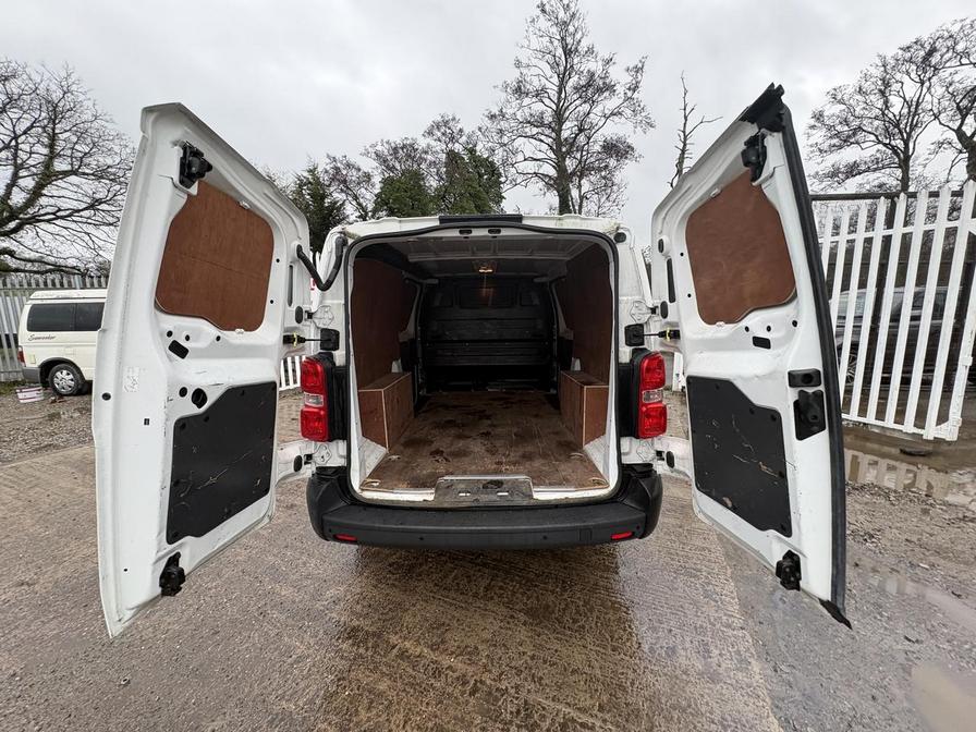 2020 Vauxhall Vivaro – Model: Vivaro 2900 Dynamic S/S – DY20TXT