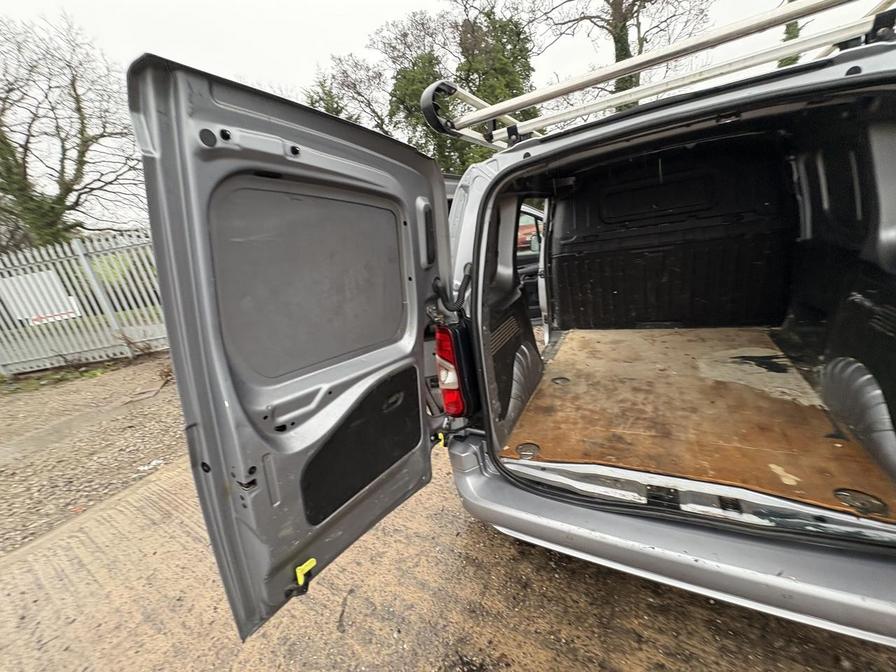 2020 Vauxhall Combo – Model: Combo 2000 LE Nav S/S – VE70AYH/M11AJL