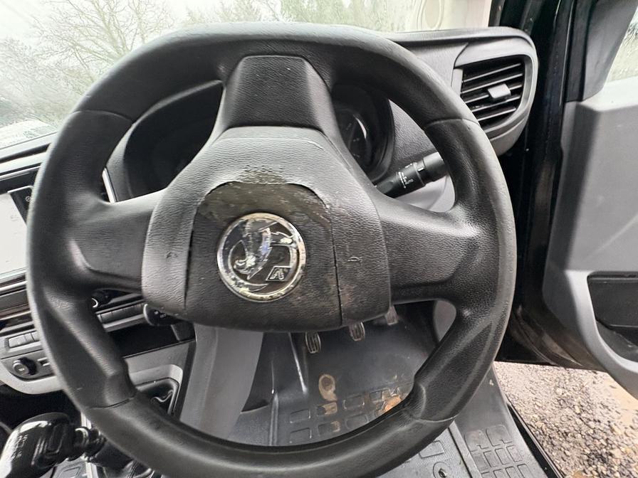 2021 Vauxhall Vivaro – Model: Vivaro 2700 Sportive S/S – RJ21XWF