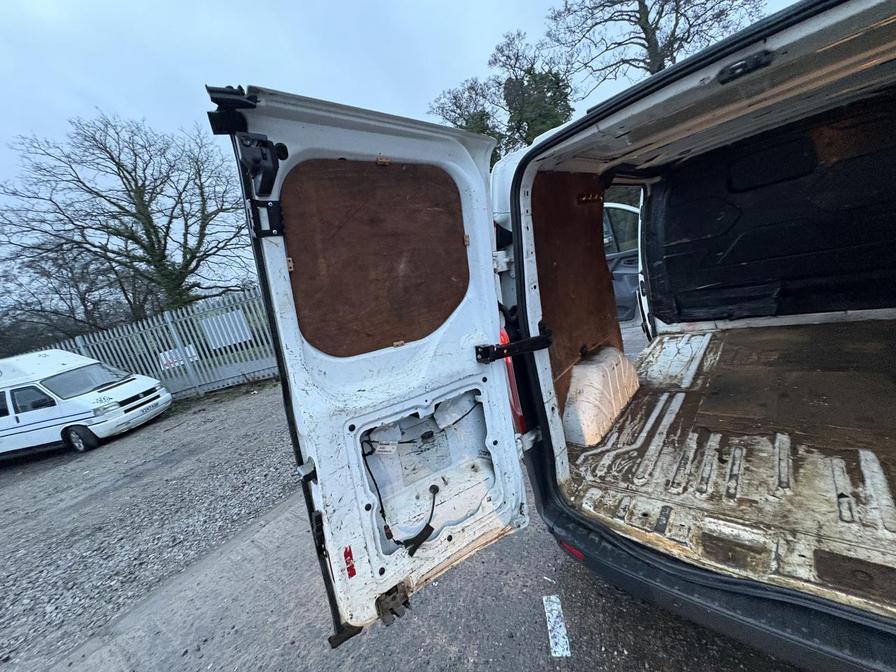 2015 Ford Transit Custom – Model: Transit Custom 290 E-Tech – FL65RYZ