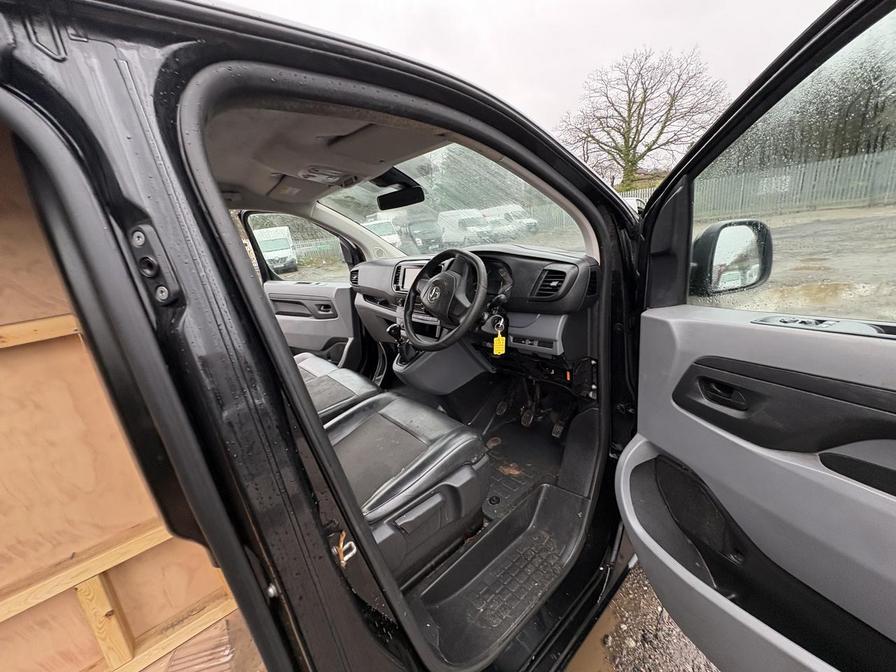 2021 Vauxhall Vivaro – Model: Vivaro 2700 Sportive S/S – RJ21XWF