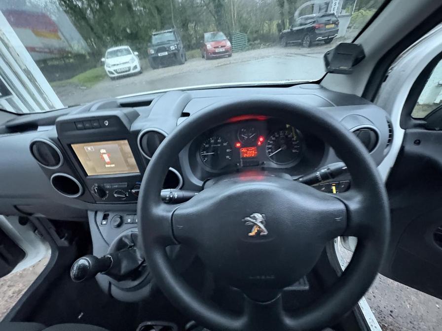 2017 Peugeot Partner – Model: Partner Professional L1 Blue HDi – OU17WHE