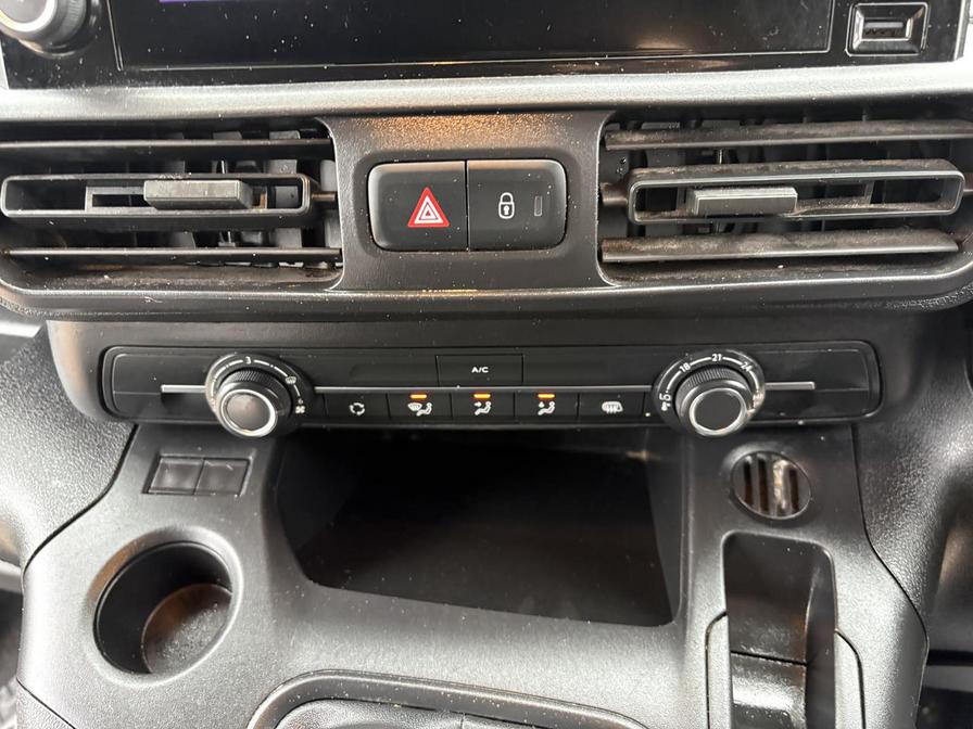 2020 Vauxhall Combo – Model: Combo 2000 LE Nav S/S – VE70AYH/M11AJL