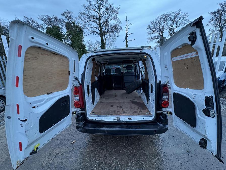 2016 Peugeot Partner – Model: Partner 750 SE L2 Blue HDi – NA16RJV