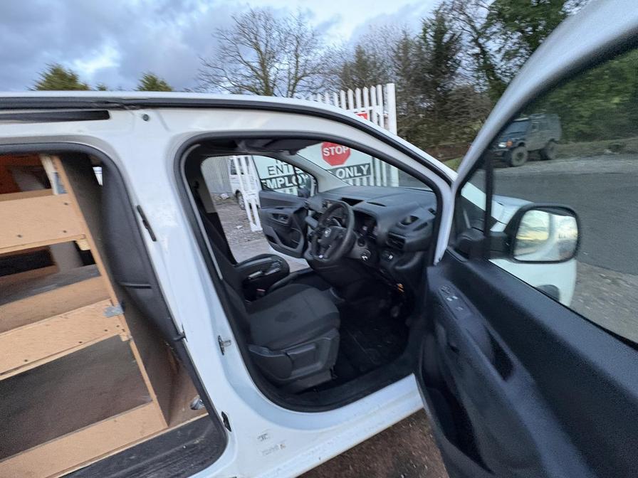 2020 Vauxhall Combo – Model: Combo 2300 SportIVE TD S/S – FD70LXU