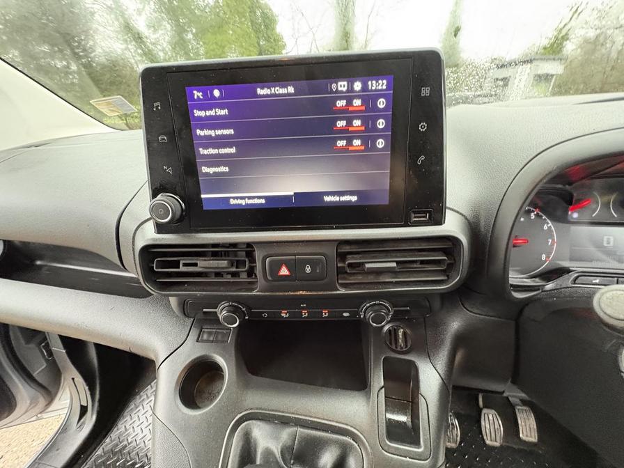 2020 Vauxhall Combo – Model: Combo 2000 LE Nav S/S – VE70AYH/M11AJL