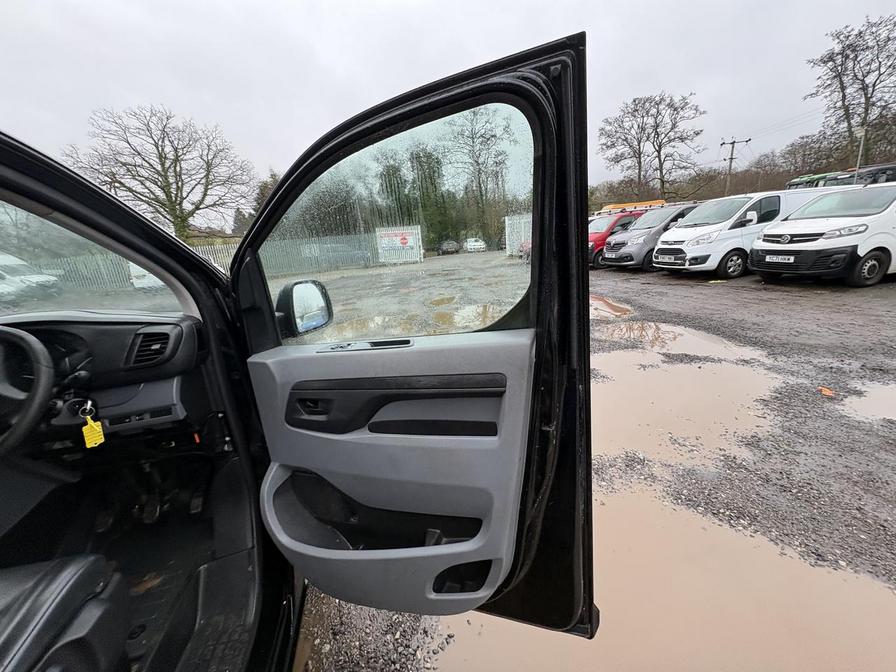 2021 Vauxhall Vivaro – Model: Vivaro 2700 Sportive S/S – RJ21XWF